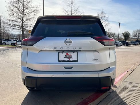 Used 2025 Nissan Rogue SV image 7