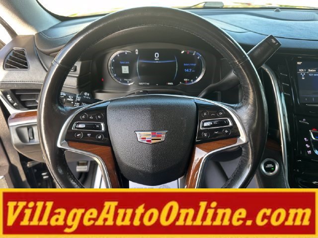 Used 2018 Cadillac Escalade Luxury AWD/4WD image 32