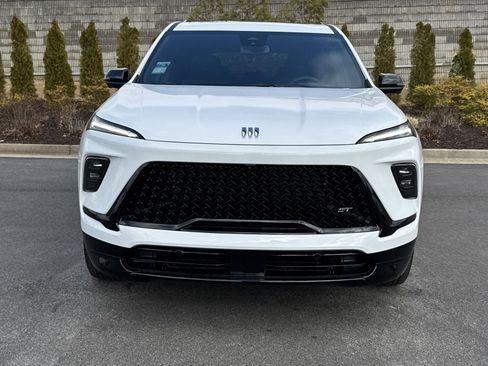 Used 2025 Buick Enclave Sport Touring w/ Power Package image 3