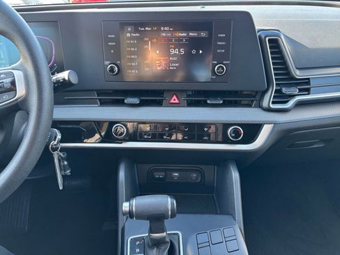 Used 2025 Kia Sportage LX image 17