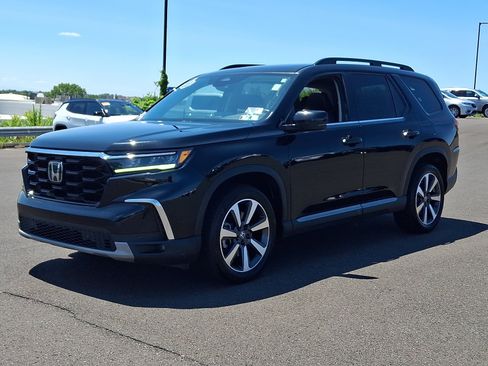 Used 2023 Honda Pilot Touring image 3