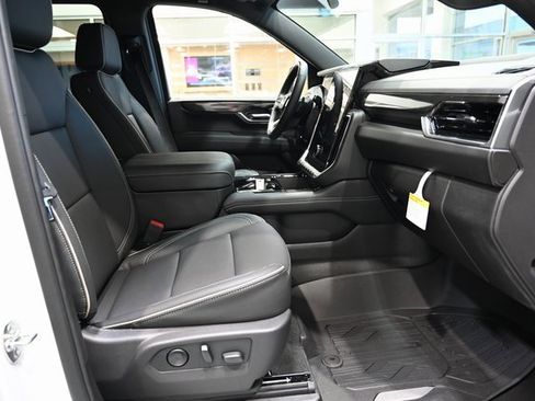 New 2026 GMC Yukon XL Elevation image 10
