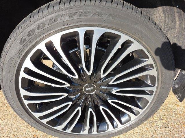 Used 2023 Lincoln Aviator Black Label AWD/4WD image 17