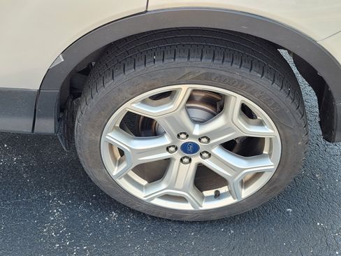 Used 2019 Ford Escape Titanium FWD image 11