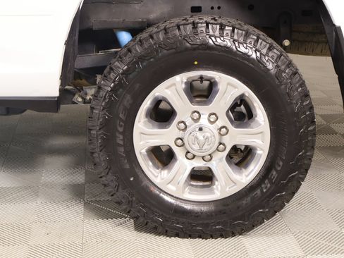 Used 2024 RAM 2500 Big Horn w/ Off Road Package AWD/4WD image 17