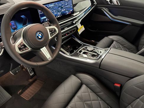Used 2026 BMW X5 xDrive50e w/ M Sport Package image 4