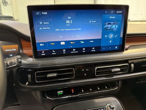 Used 2022 Lincoln Nautilus Reserve w/ Equipment Group 201A image 17