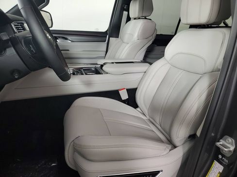 New 2026 Jeep Grand Wagoneer Summit AWD/4WD image 12