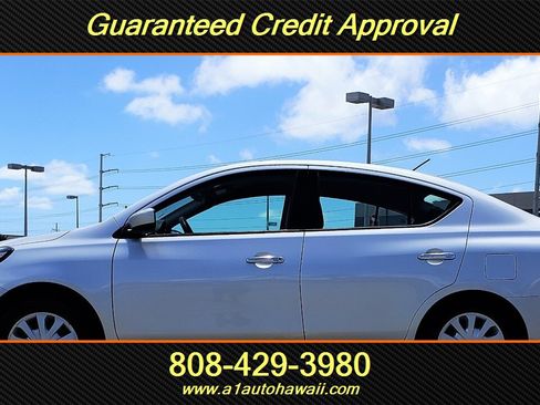 Used 2018 Nissan Versa SV FWD image 2