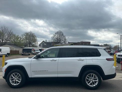 Used 2023 Jeep Grand Cherokee L Laredo image 5