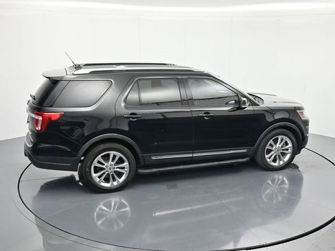 Used 2018 Ford Explorer XLT w/ Equipment Group 202A FWD image 32