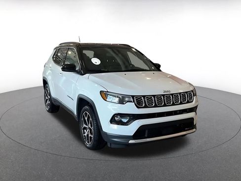 Used 2025 Jeep Compass Limited AWD/4WD image 3