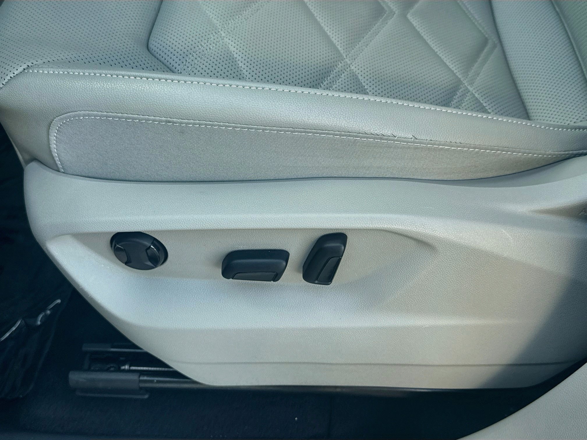 Certified 2024 Volkswagen Atlas SE FWD image 17