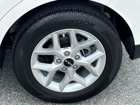 Used 2025 Kia Soul LX w/ LX Technology Package FWD image 30