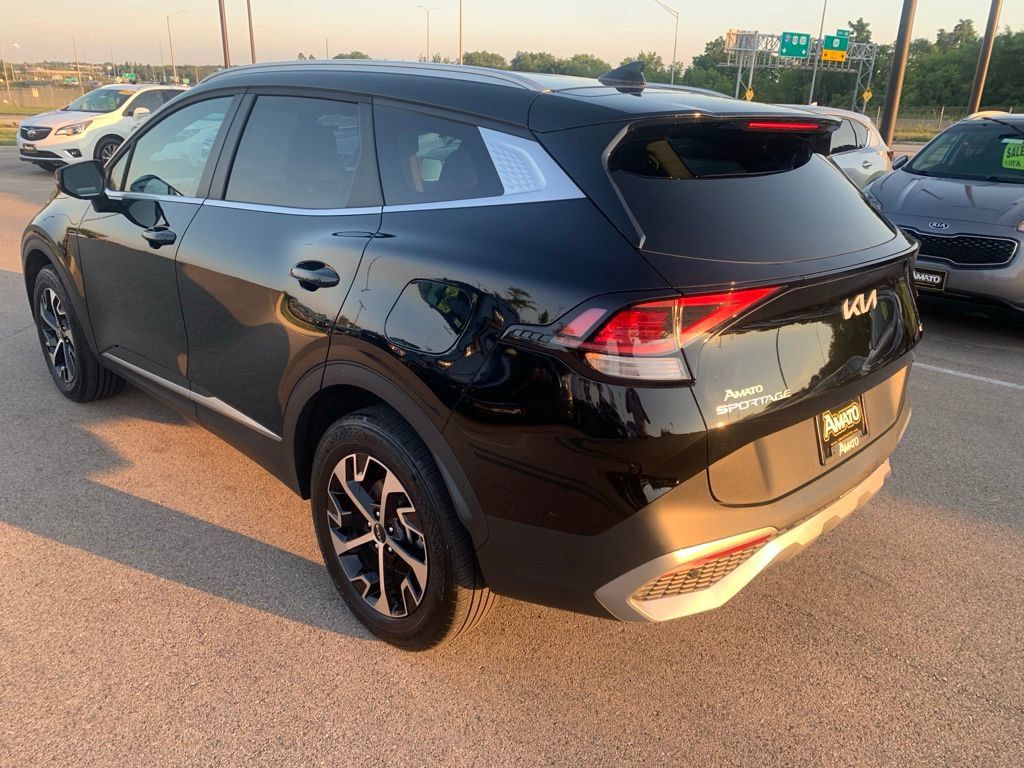 Used 2024 Kia Sportage EX AWD/4WD image 3