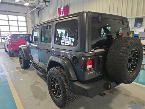 Used 2018 Jeep Wrangler Unlimited Sport S image 7