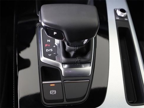 Certified 2025 Audi Q5 Prestige image 20