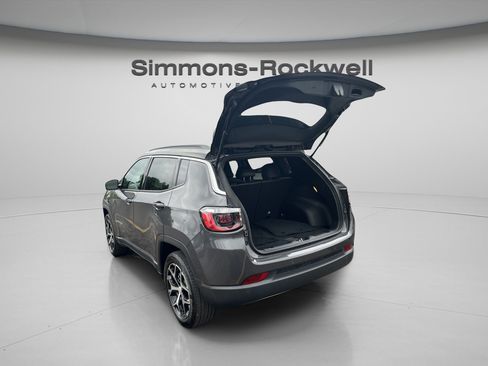 Used 2024 Jeep Compass Limited AWD/4WD image 9