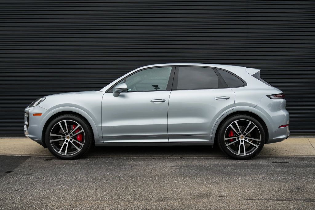 Certified 2024 Porsche Cayenne S AWD/4WD image 2