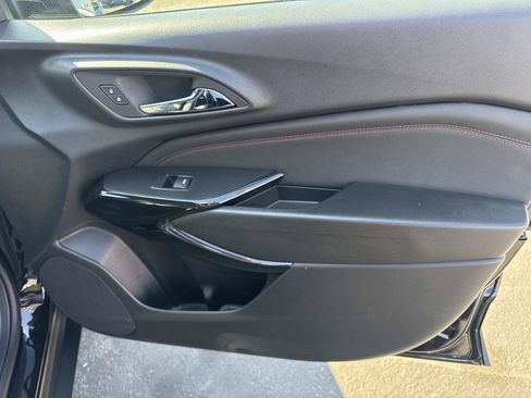 Used 2025 Chevrolet Trax RS w/ Sunroof Package FWD image 27