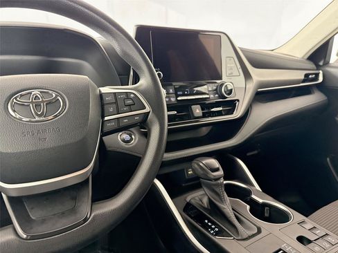 Used 2023 Toyota Highlander L FWD image 32