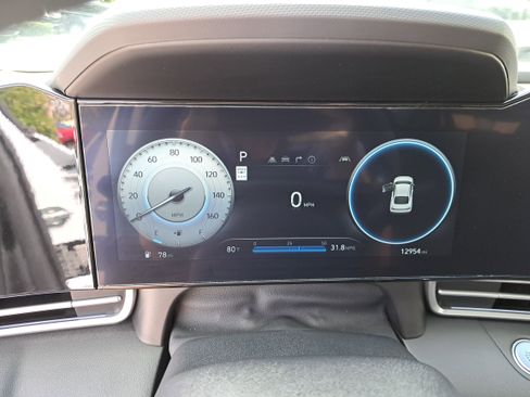 Certified 2024 Hyundai Elantra SEL image 20