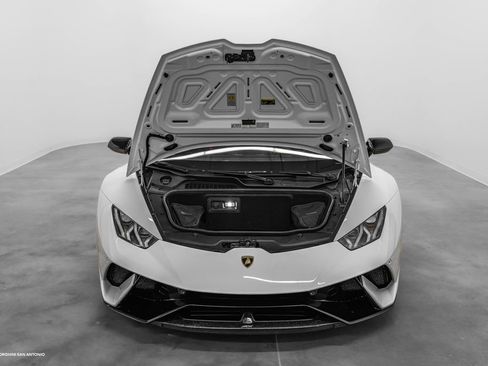 Used 2019 Lamborghini Huracan Performante AWD/4WD image 18