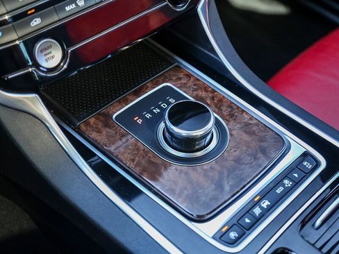 Used 2017 Jaguar XF R-Sport image 29