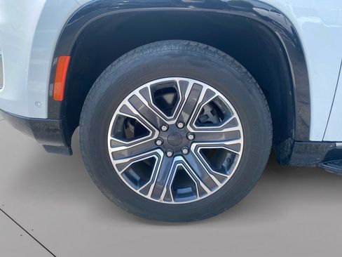 Used 2024 Jeep Wagoneer Series II w/ Flexible Seating Group RWD image 29