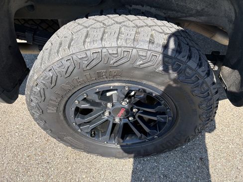 Used 2024 GMC Sierra 1500 AT4X image 11