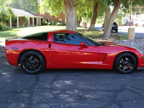 Used 2007 Chevrolet Corvette Coupe w/ Preferred Equipment Group RWD image 3