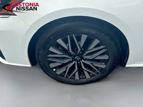 Used 2025 Nissan Altima 2.5 SV FWD image 37