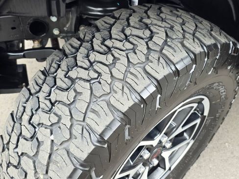 Used 2025 Jeep Wrangler Unlimited Rubicon image 14