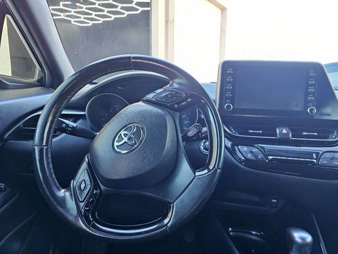 Used 2019 Toyota C-HR XLE image 17