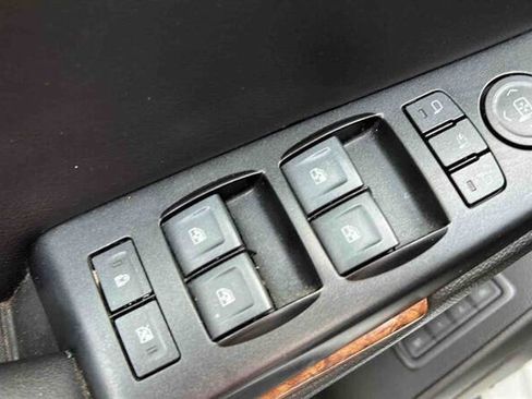 Used 2019 Chevrolet Suburban Premier image 17