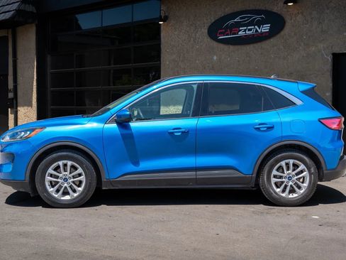 Used 2020 Ford Escape SE FWD image 2