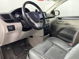 Used 2010 Volkswagen Routan SE image 5