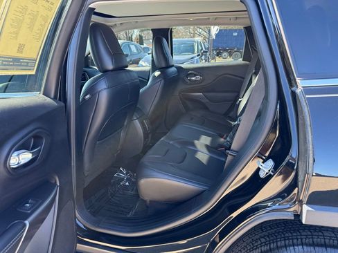 Used 2021 Jeep Cherokee Latitude Lux w/ Sun & Sound Group AWD/4WD image 18