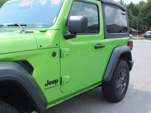 Used 2025 Jeep Wrangler Sport AWD/4WD image 36