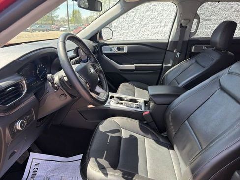 Used 2021 Ford Explorer Limited w/ Equipment Group 301A AWD/4WD image 12