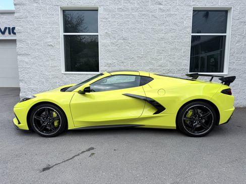Used 2021 Chevrolet Corvette Stingray Premium Cpe w/ Z51 Performance Package RWD image 4