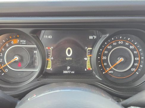Used 2025 Jeep Wrangler Unlimited Sahara AWD/4WD image 24