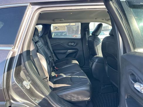 Used 2019 Jeep Cherokee Latitude Plus w/ Cold Weather Group image 24