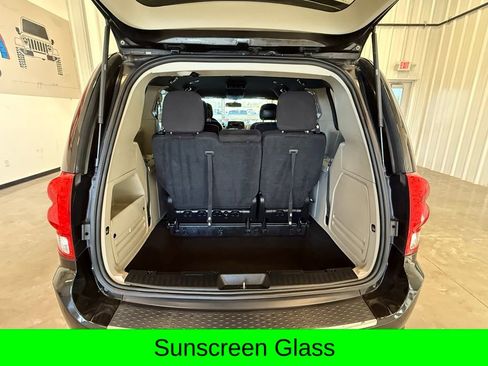 Used 2016 Dodge Grand Caravan SE image 13