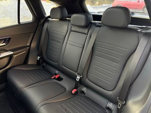 Used 2025 Mercedes-Benz GLC 300 4MATIC image 25