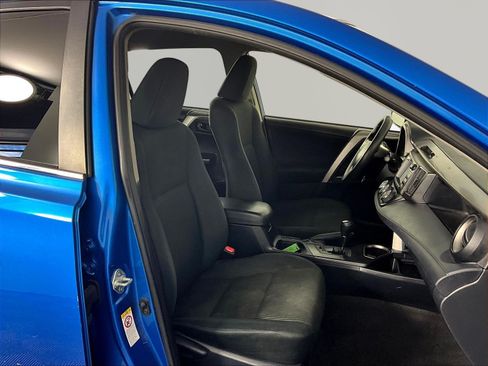 Used 2018 Toyota RAV4 LE w/ All Weather Liner Package FWD image 30