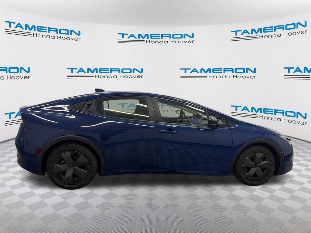 Used 2024 Toyota Prius LE FWD image 6