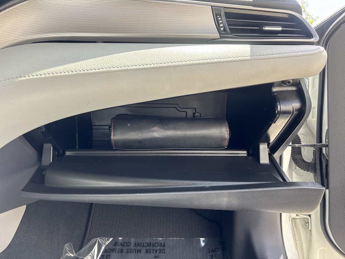 Used 2020 Toyota Camry SE w/ Carpet Mat Package FWD image 19