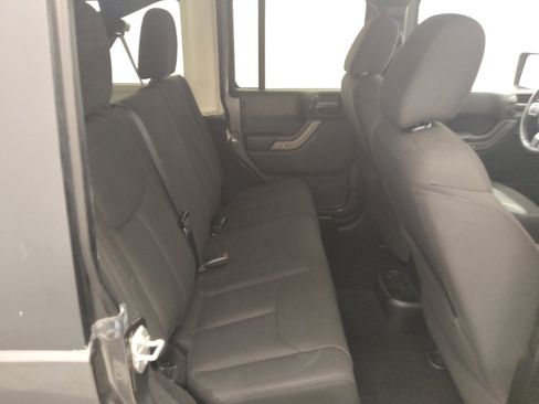 Used 2018 Jeep Wrangler Unlimited Sport S AWD/4WD image 19