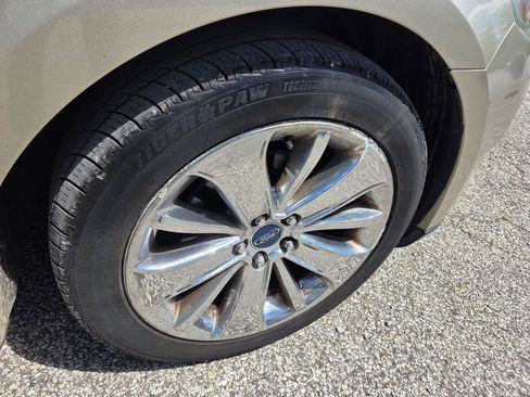 Used 2010 Ford Taurus Limited AWD/4WD image 13